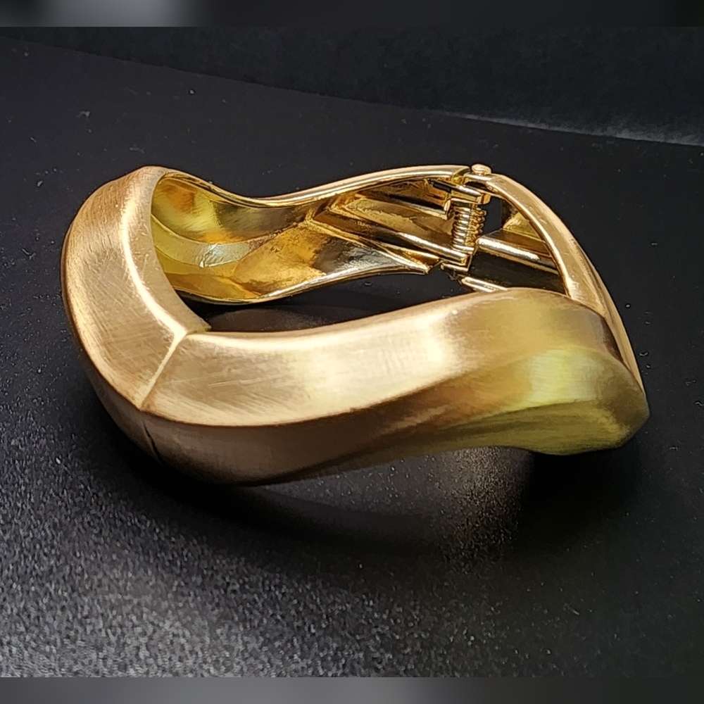 Gold-Tone Wave Bracelet - Picture 7 of 8